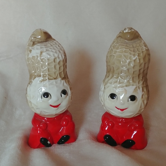 Other - Vintage anthropomorphic peanut salt pepper shakers